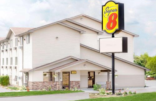 Kent Hotel | Super 8 by Wyndham Kent/Akron Area