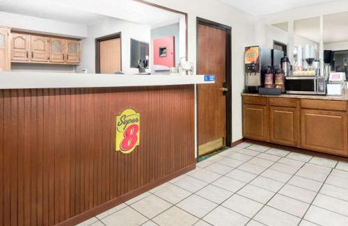 Kent Hotel | Super 8 by Wyndham Kent/Akron Area