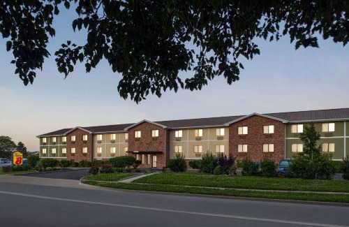 Lenexa Hotel | Super 8 by Wyndham Lenexa Overland Park Area/Mall Area
