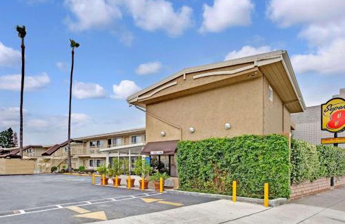 Culver - West Hotel | Super 8 by Wyndham Los Angeles-Culver City Area