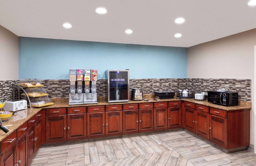 Lubbock Hotel | Super 8 by Wyndham Lubbock West