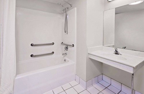 Mount Pleasant Hotel | Super 8 by Wyndham Mt. Pleasant