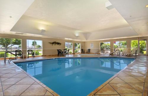 Madison Hotel | Super 8 by Wyndham Madison South
