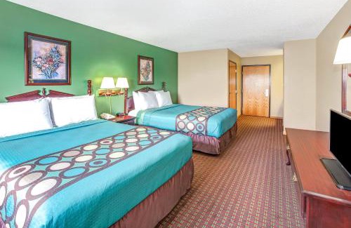 McHenry Hotel | Super 8 by Wyndham McHenry Fox Lake Area