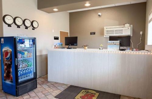 Medicine Hat Hotel | Super 8 by Wyndham Medicine Hat AB