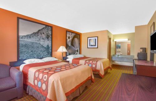 Monticello Hotel | Super 8 by Wyndham Monticello AR