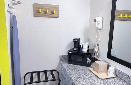 Monticello Hotel | Super 8 by Wyndham Monticello AR