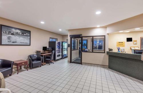 Moose Jaw Hotel | Super 8 by Wyndham Moose Jaw SK