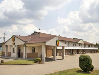 Newcomerstown Hotel | Super 8 by Wyndham Newcomerstown
