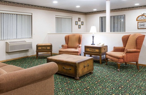 New Stanton Hotel | Super 8 by Wyndham New Stanton