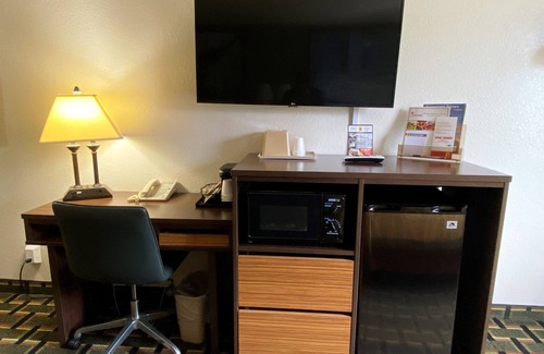 Newport News Hotel | Super 8 by Wyndham Newport News/Jefferson Ave.