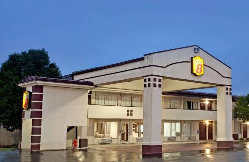 Oklahoma City Hotel | Super 8 by Wyndham Oklahoma/Frontier City