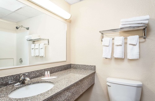 Oneonta Hotel | Super 8 by Wyndham Oneonta/Cooperstown