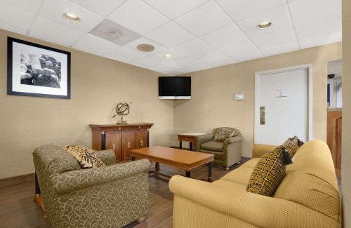 Oxford Hotel | Super 8 by Wyndham Oxford