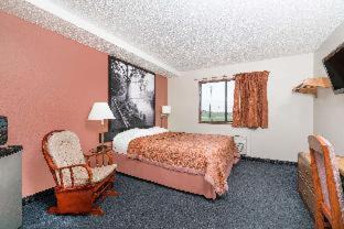 Perham Hotel | Super 8 by Wyndham Perham