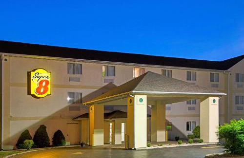Mitchell Hotel | Super 8 by Wyndham Pontoon Beach IL/St. Louis MO Area