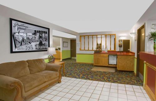Radford Hotel | Super 8 by Wyndham Radford VA