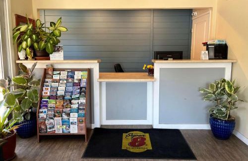 Red Bluff Hotel | Super 8 by Wyndham Red Bluff