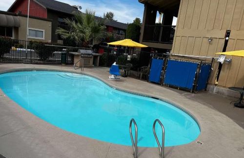 Red Bluff Hotel | Super 8 by Wyndham Red Bluff