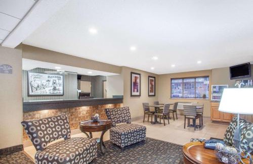Claypool Hill Hotel | Super 8 by Wyndham Richlands/Claypool Hill Area