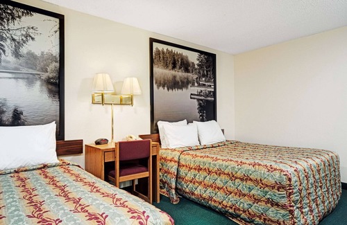 Rogers Hotel | Super 8 by Wyndham Rogers Minnesota