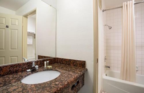 Canyon Country Hotel | Super 8 by Wyndham Santa Clarita/Valencia