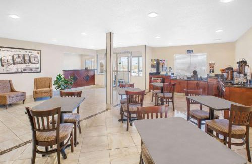 Seville Hotel | Super 8 by Wyndham Seville