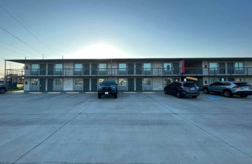 Sulphur Hotel | Super 8 by Wyndham Sulphur South