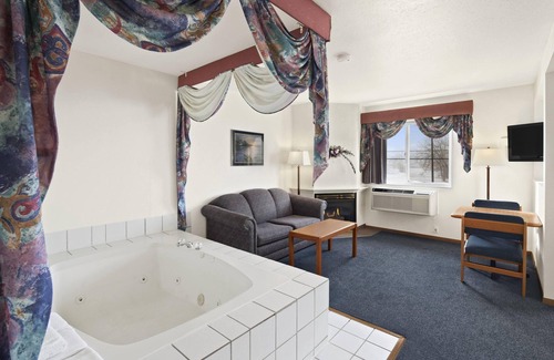 Swift Current Hotel | Super 8 by Wyndham Swift Current