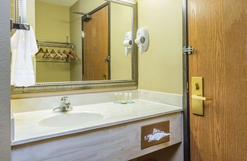 Troy Hotel | Super 8 by Wyndham Troy IL/St. Louis Area