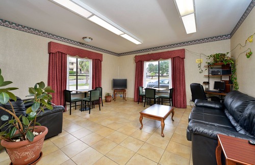 Universal City Hotel | Super 8 by Wyndham Universal City