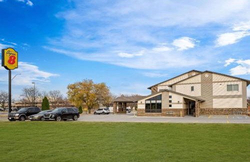 Waverly Hotel | Super 8 by Wyndham Waverly