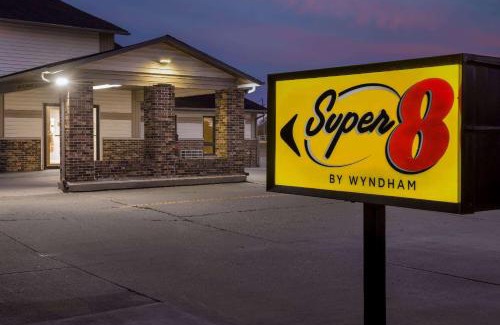 Waverly Hotel | Super 8 by Wyndham Waverly