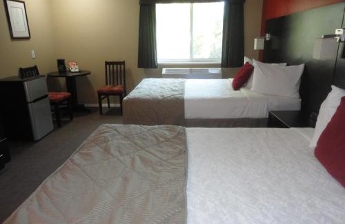 Central Okanagan Hotel | Super 8 by Wyndham West Kelowna BC