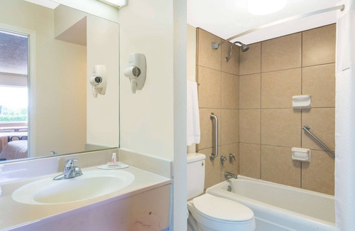 Williamsburg Hotel | Super 8 by Wyndham Williamsburg