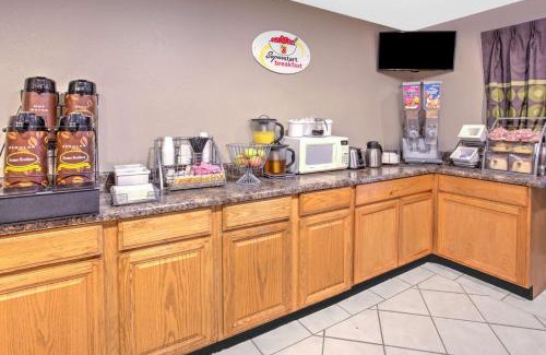 Wyoming Hotel | Super 8 Grand Rapids City Center