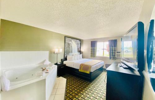 Wyoming Hotel | Super 8 Grand Rapids City Center