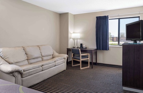 Humboldt Hotel | Super 8 Humboldt IA