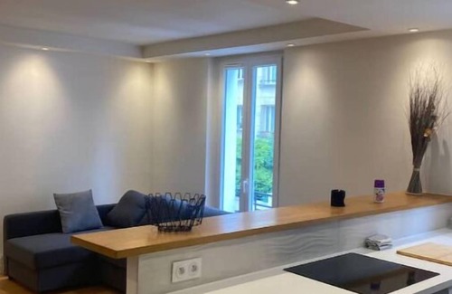 Republique–Point-du-Jour Apartment | Super Appartement Refait à Neuf Beaucoup de Charme
