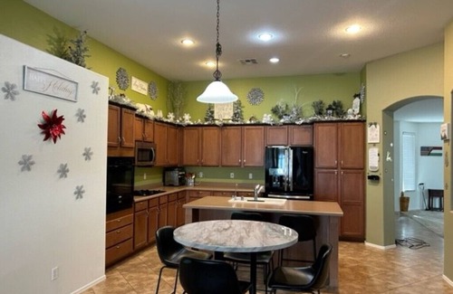Glendale House | ☀️Super Bowl Ready!☀️ private home, short walk to stadium.