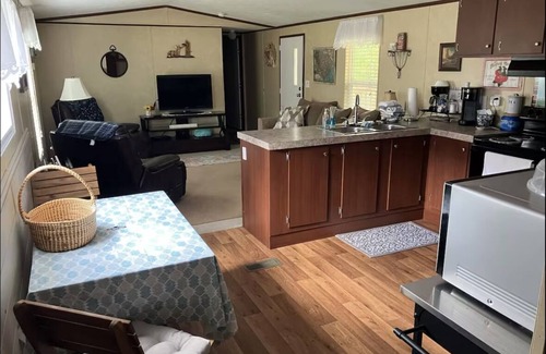 Newberry House | Super clean 7 mile from downtown Newberry safe quiet home Best Deal Around