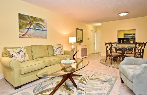 Sarasota Condo | Super Clean! Minutes to Siesta Key.