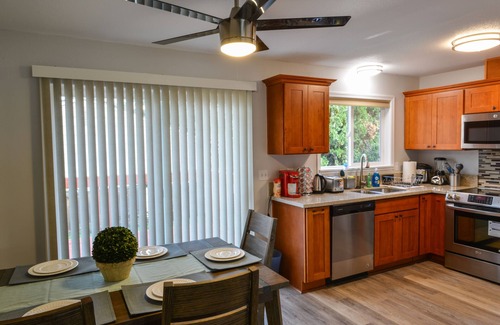 Cedar Hills Apartment | SUPER Convenient West Side Location with 3BR 2BATH