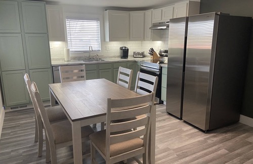 Appleton House | SUPER Conveniently located & fully remodeled!