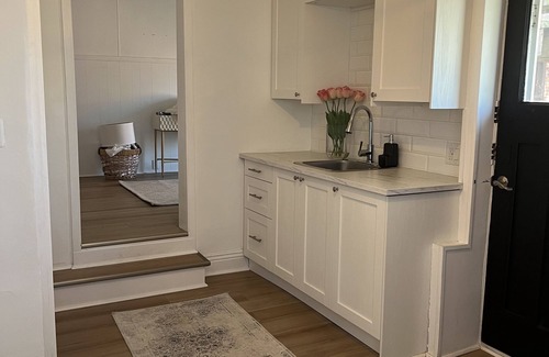 Grimsby Apartment | Super Cozy 1 bedroom Apartment