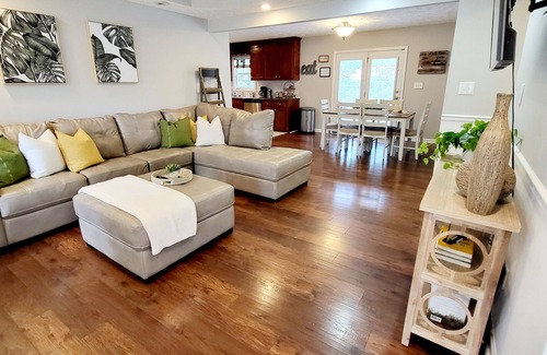 Pine Forest House | 🌟Super Cute & Comfy Charmer; Baby-Friendly; 7 miles to Ft Liberty🌟