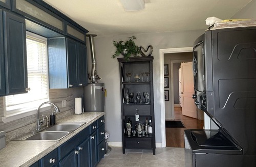 Benton Cottage | Super cute getaway home!