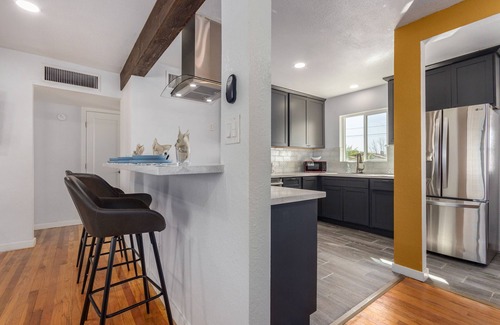 Encanto House | Super Cute House in Coronado District! Walk to Banner University Hospital!