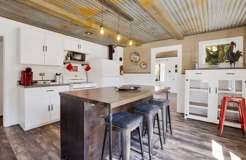 New Castle House | Super cute house in the heart of downtown New Castle!