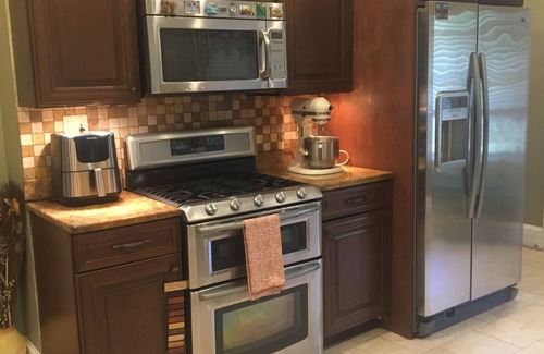 Dorchester Apartment | Super Location Boston 3 1/2,bd. Apt. Driveway Parking